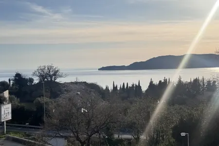 Jednosoban stan sa pogledom na more u blizini plaže Kamenovo, novogradnja