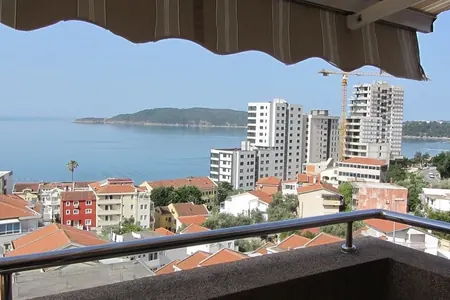 Prodaje se jednosoban stan u Rafailovićima, pogled na more