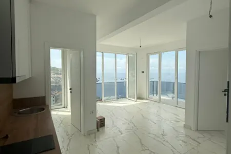 Apartment with sea view for sale in Utjeha.