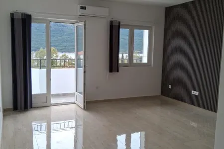 Apartment for sale with sea view in Kumbor.