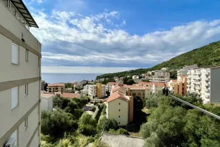 Zweizimmerwohnung mit Meerblick in Petrovac zu verkaufen