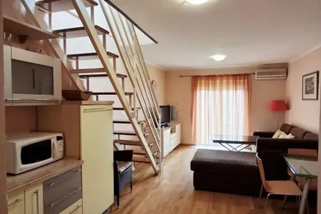 Geräumiges Duplex-Apartment in Budva (Becici) zu verkaufen