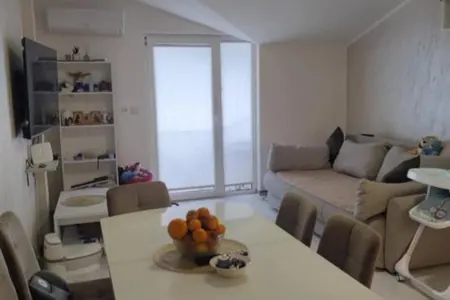 Top-Floor Furnished Attic Apartment with Sea View in Igalo