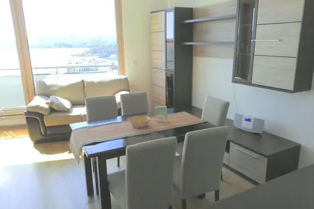 Trosoban stan na prodaju sa pogledom na more u Bečićima