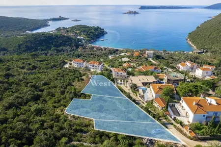 3 plots and sea view in Lustica