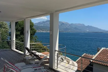 330m2 house for sale in Baoshichi with 70m from the sea