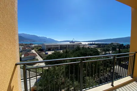 Apartment with two bedrooms and sea view.