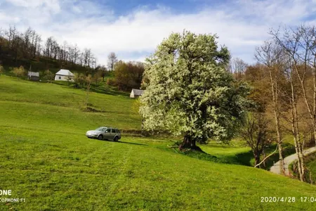 A plot of land with two houses for sale near Moikovets