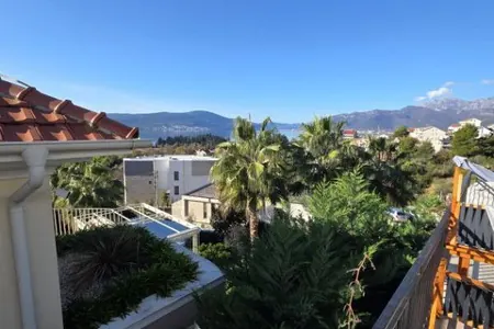 Dvosoban stan sa garazom u Kavi, Tivat