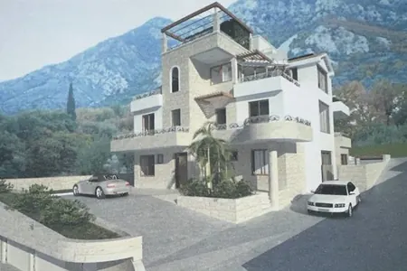 Eine unfertige große Villa mit Grundstück in der Bucht von Kotor zu verkaufen