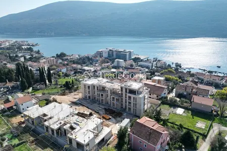 3+1 Wohnung mit Balkon mit Blick auf die Bucht von Boka-Kotor