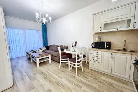 Apartman kao spreman posao! Studio na prvoj liniji u kompleksu sa bazenima i privatnom plažom.