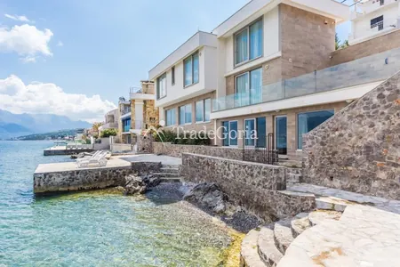 Wohnung in erster Reihe am Meer in Krasici.