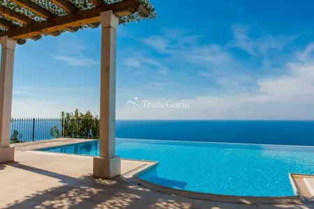 Apartment with Pool in Rezevici