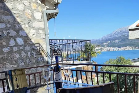 Apartment 50 meters from the sea in Njivice