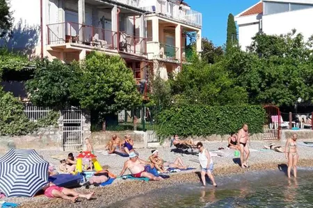 Apartment for sale by the sea in Kumbor.