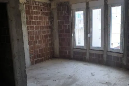 Apartment for sale in a building under construction in Šušanj.