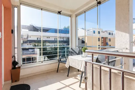 Bright 2-Bed Apartment 80m from Sea, Donja Lastva