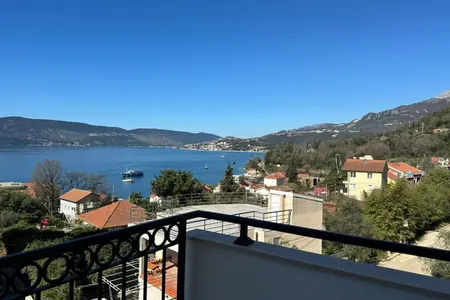 Apartment for sale with sea view in Kumbor.