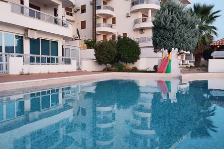Apartman sa pogledom na more u kompleksu sa bazenom Dobra Voda, Bar