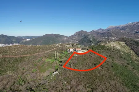 Veliki plac u Bečićima sa pogledom na more i građevinskom dozvolom