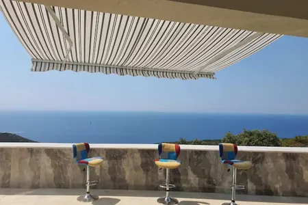 Comfortable villa with a swimming pool and a view of the Adriatic