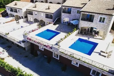 Komplex von 6 Villen in Rezevici
