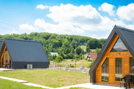 Complex of three houses for sale, Zabljak