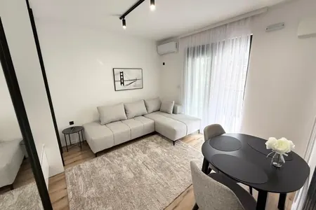 Ušuškan jednosoban stan od 34 m2 u Dobroj Vodi, Bar