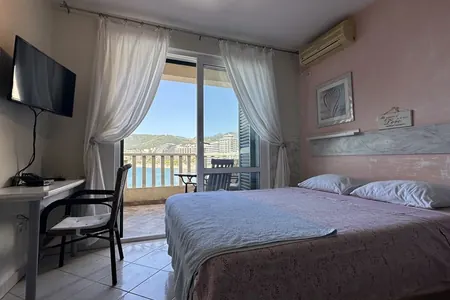 Cozy studio before the season by the sea, Rafailovici