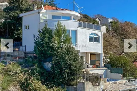 House 280 m2 on the first line of the sea in Kruche with private beach, Barskaya Riviera.