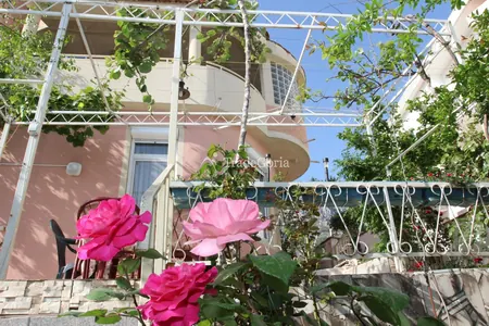 House with 6 Apartments 200m from the Sea in Bar, Shushan District
