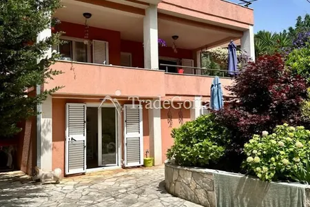 House with a Large Garden in Uteha