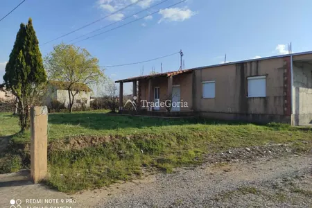 Haus mit Gewerbefläche auf großzügigem Grundstück in Danilovgrad