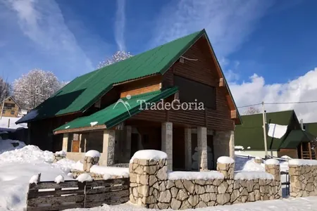 House with a plot in Zhablyake