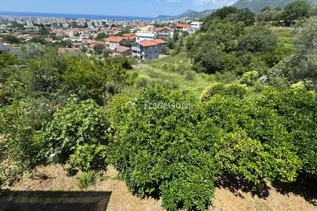 House with Sea View in Bar with Beautiful Garden