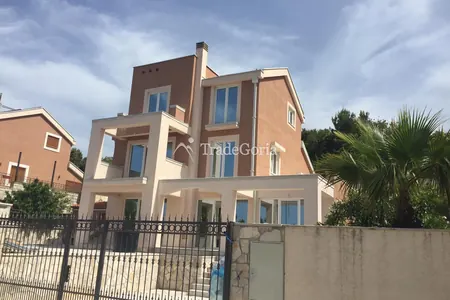 House in Bigovo on the first line