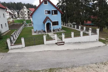 Two-storey house with attic in the heart of Zabljak