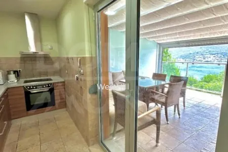 Elegantes Penthouse in einer Wohnanlage in Dobrota, Kotor
