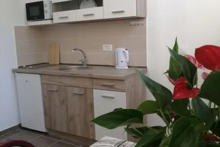 Продается 2 квартиры в 300 м от моря в Сутоморе, Бар.