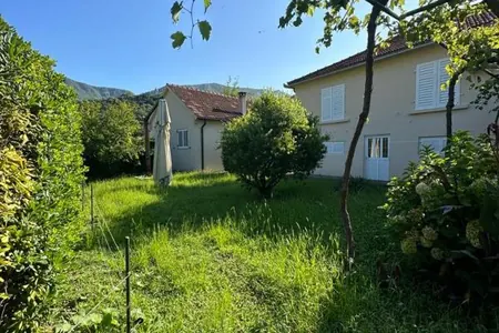 Na prodaju 2 kuce na placu od 500 m2 u Herceg Novom (Zelenika)