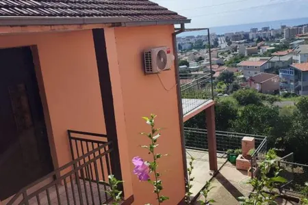 На продажу большой семейный дом площадью 200м² с видом на море в Баре