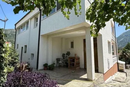 Продается большой семейный дом 250 м² с бассейном в Баре