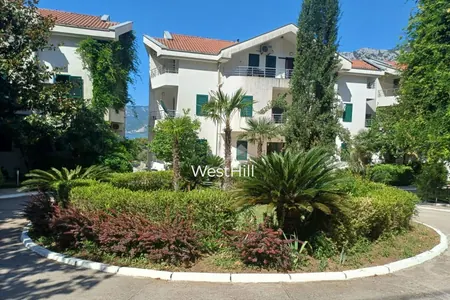 Große dreistöckige Duplex-Wohnung mit Meerblick in Risan