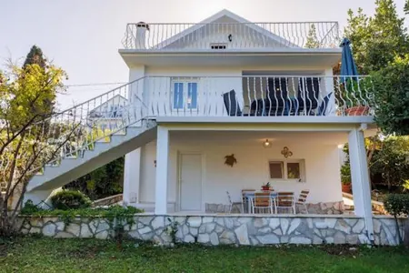 For sale a large three-storey house with a garage in Solace