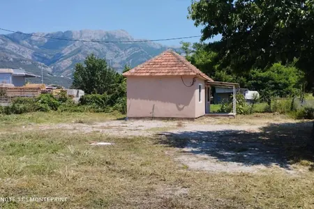 Zu verkaufen: Kleines Haus (32m2) auf einem Grundstück von 532m2 in Polje, Bar