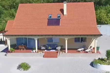 For sale house with 4 bedrooms, Kavac, Tivat