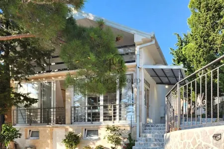 Compact 3-level house near sea, pine greenery, Bar suburbs