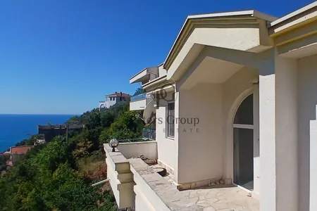 For sale: Legal house in Ulcinj with three apartments, each offering luxurious panoramic sea views.