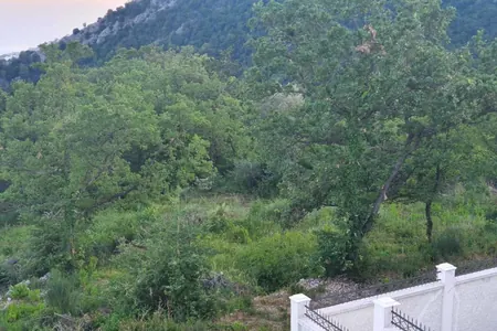 Prodajem plac u Markovicima, podrucje Budve.